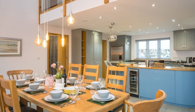 Modern 4-Bed Home – Spacious & Comfortable - Pass the Keys