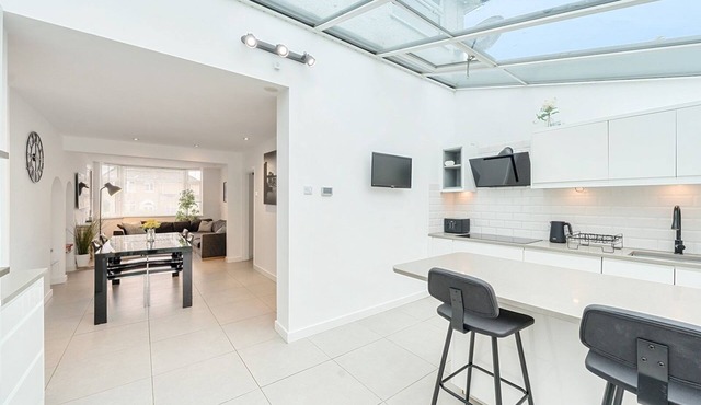 Modern 4 Bed inc. Garden Room & Parking - Oxford - Pass the Keys