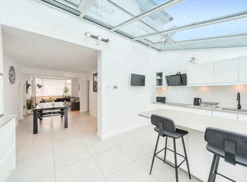 Modern 4 Bed inc Garden Room Parking - Oxford - Pass the Keys