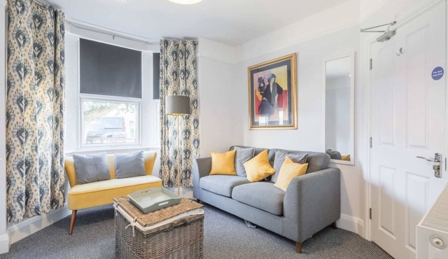 Modern 4-Bedroom Detached Home in Central Cambridg