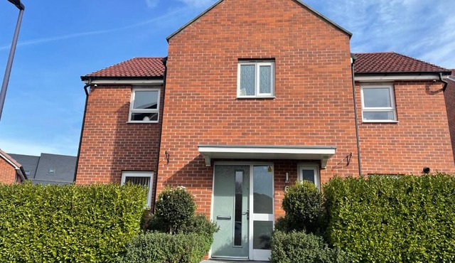 Modern 4-Bedroom Detached House