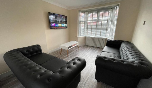 Modern 4-bedroom entire house with Garden