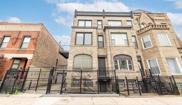 Modern 4 Bedroom Greystone | White Sox