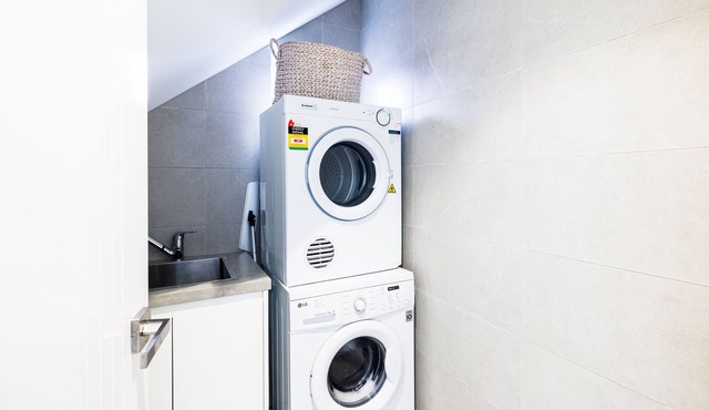 Modern 4 bedroom home, in quiet suburban street