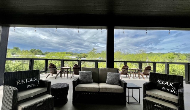 Modern 4 Bedroom Home with Captivating Roof Top