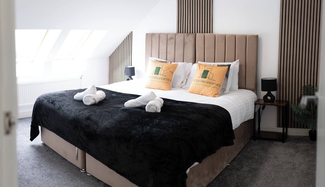 Modern 4 Bedroom House Free Parking Near City Glen meadows