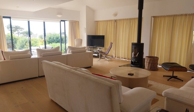 Modern 4 bedroom house with stunning views of North Wales.