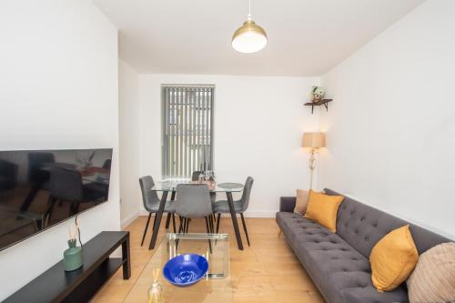 Modern 4 Bedroom House Sleeps 10 Free Parking Liverpool