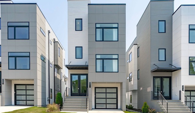 Modern 4-bedroom house Downtown Raleigh Skyline Views