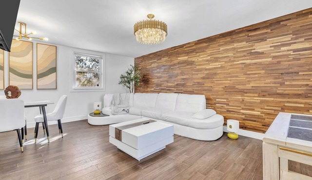 Modern 4-bedroom house in peaceful Westmont area