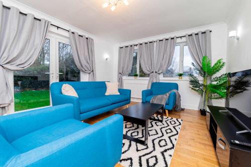 Modern 4 Bedroom House w Parking in Milton Keynes