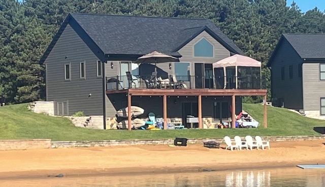 Modern 4 bedroom Lake House on Private Lake near WI Dells & Castle Rock Lake