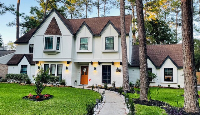 Modern 4-Bedroom ONLY Home Insurances & Long Term Home Rental