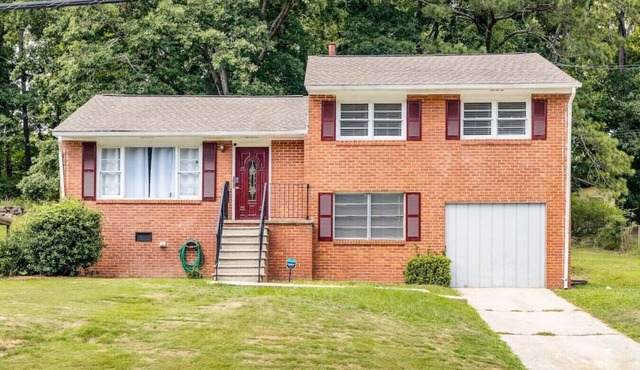 Modern 4-Bedroom Retreat with High-Tech Amenities