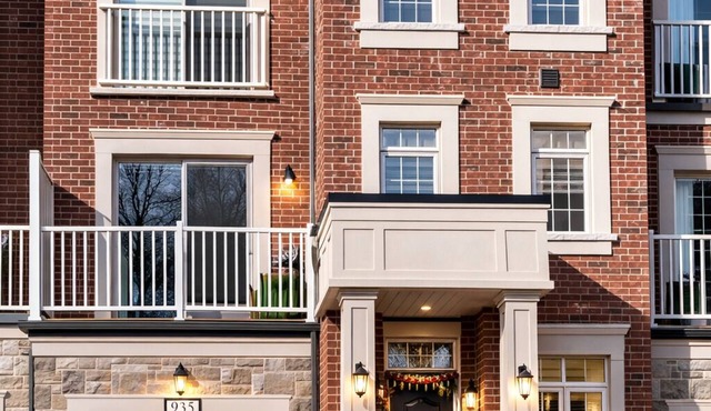 Modern 4‑Bedroom Retreat I 2‑Car Parking I Steps from the Ajax Waterfront