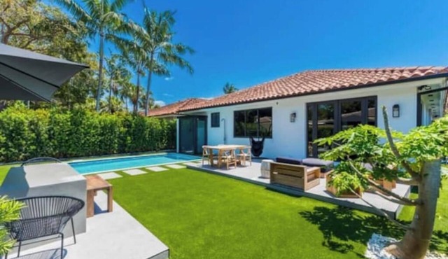 Modern 4 bedroom stay Oasis Villa with Turkish bath