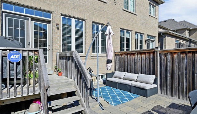 Modern 4-Bedroom Townhouse – Near Wonderland, Vaughan Mills & Hospital