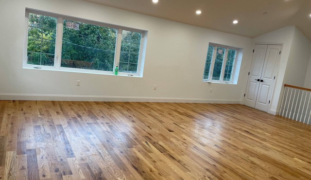 Modern 4-bedroom townhome in lovely Jamaica with cool AC