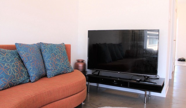 Modern 4 Bedroom Townhouse in Barrie South