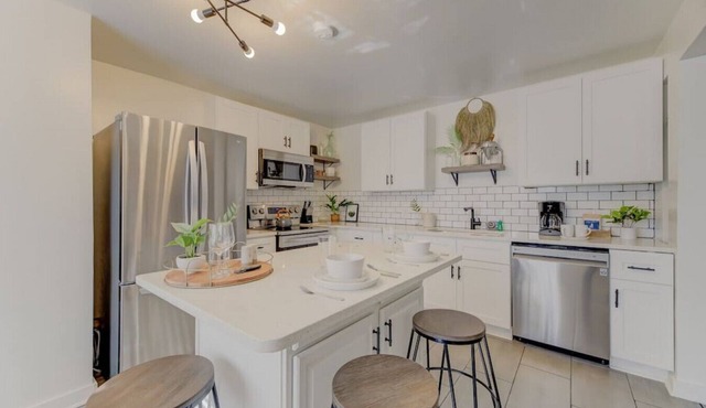 Modern 4 BR Apt - Mins to USC, ZOO & Ft Jackson