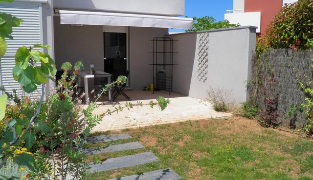 Modern 4-room villa 800m from beach with air conditioning and parking