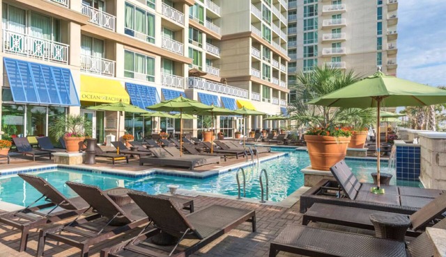 Modern 4 Units Beachfront Getaway Steps from Sand & Sea, Great for Families