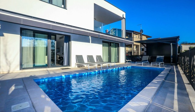 Modern 4 * Villa with Pool in Poreč,Varvari