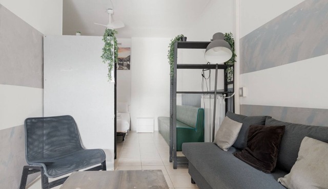 Modern 49m2 loft, ideal for 4 people, located in the basement of a building (steps to access).The accommodation is located in the Navigli area, one of the most picturesque areas of the city, with its historic canals and the center of Milanese nightlife.A