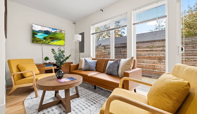 Modern 4B/2.5B Fremont Houses with Prime Walkability