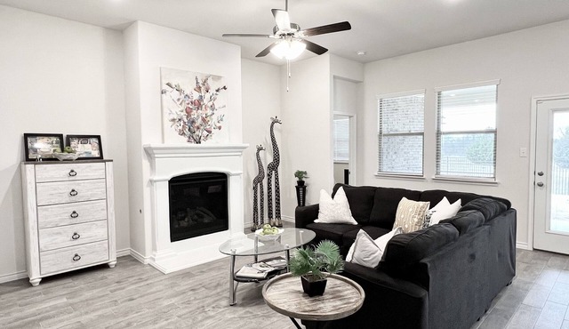 Modern 4B Home | Fiber Optic Wifi | Built in 2021!