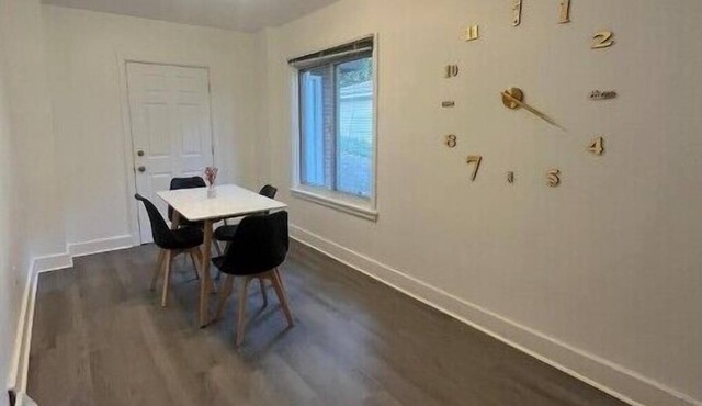 Modern 4B Home in Sq Hill