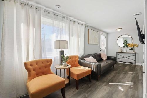 Modern 4BD 2BA Home Near Downtown Metra