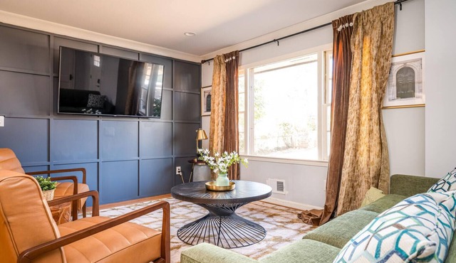 Modern 4bd/3ba Home in the heart of Decatur