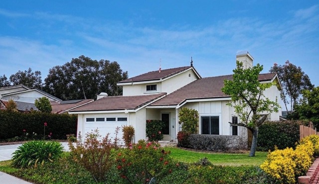 Modern 4bd/4ba Home with Luxurious Gym and Outdoor Oasis
