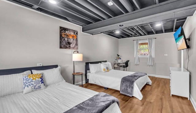 Modern 4BD Home in Lake Hills Pet friendly