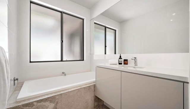 Modern 4BDR 2BTH Home