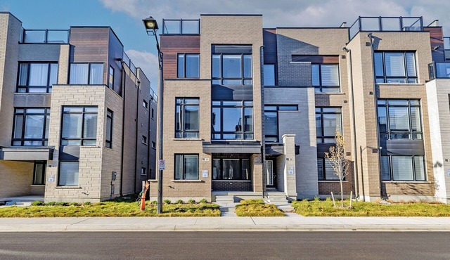 Modern 4Bed Home in Richmond Hill/Rooftop Terrace & EV Charger
