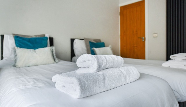 Modern 4bed House at Milner Road