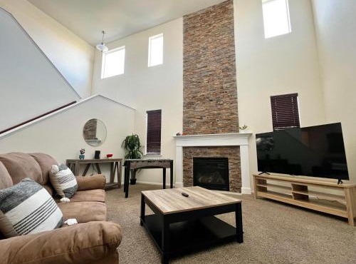 Modern 4BR 2,5Bath Retreat - Games - DEN Airport in 15 min