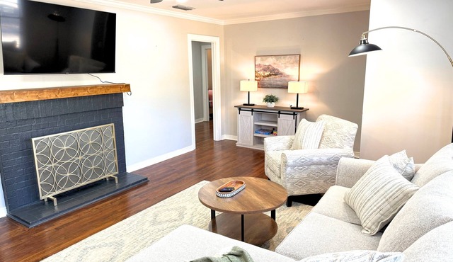 Modern 4BR/2BA Family Retreat Home in Bainbridge