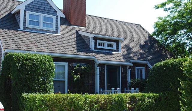 Modern 4BR, 3 BA, Edge of town, AC, Pool/Tennis, Bike to Beach , Cisco Brewery