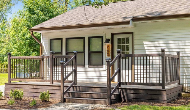 Modern 4BR/3BA South Lyon Getaway