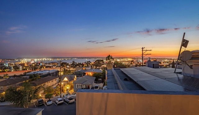 Modern 4BR/4B With Views of Harbor and Downtown