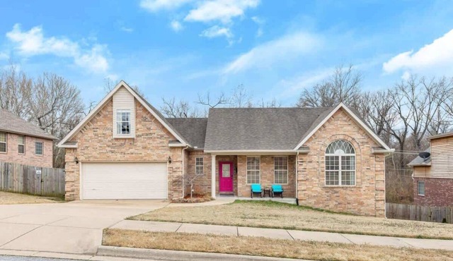 Modern 4BR Bike Retreat – Steps from Coler Trails
