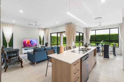 Modern 4BR Family Home in Peaceful Park Ridge