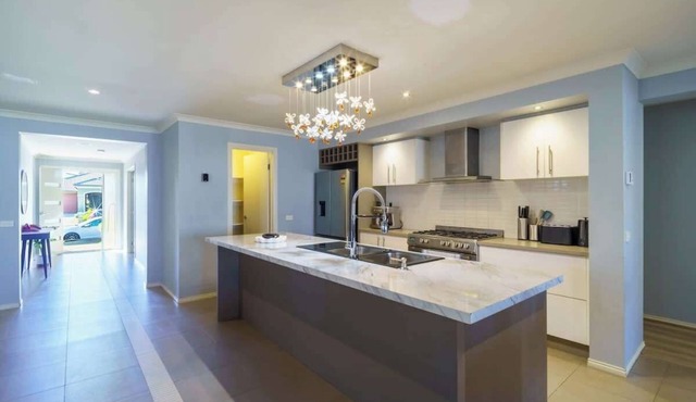 Modern 4BR Family Home in Tarneit Spacious Retreat