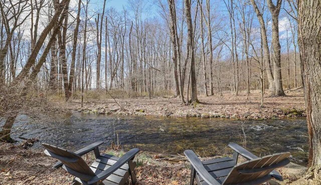 Modern 4BR Getaway in East Stroudsburg – A/C & High-Speed Wi-Fi