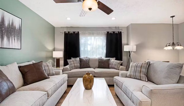 Modern 4BR Gretna NE, Garage, Fenced Yard, W/D, Pet-Friendly, Near Outlets