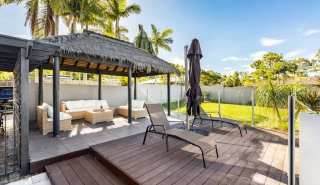 Modern 4BR Holiday Home W/Pool & BBQ @Oxenford