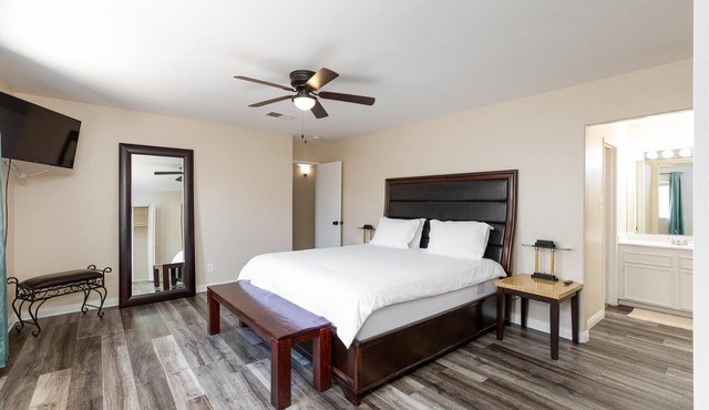 Modern 4BR Home, Central Las Vegas Location